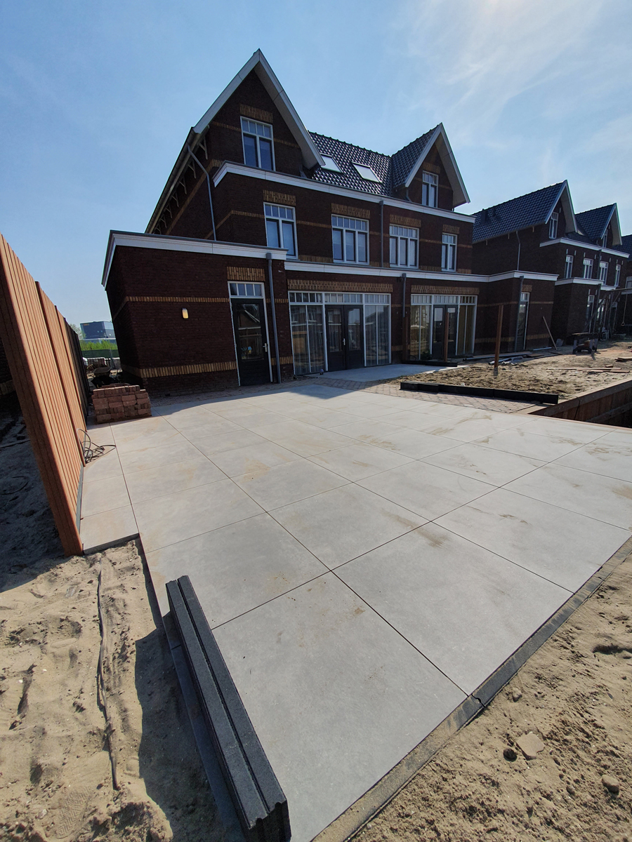 Hoveniersbedrijf-Beens-tuin-met-beschoeiing-2