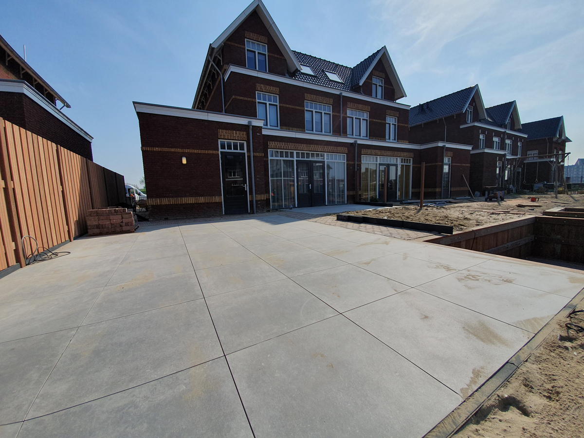 Hoveniersbedrijf-Beens-tuin-met-beschoeiing-3